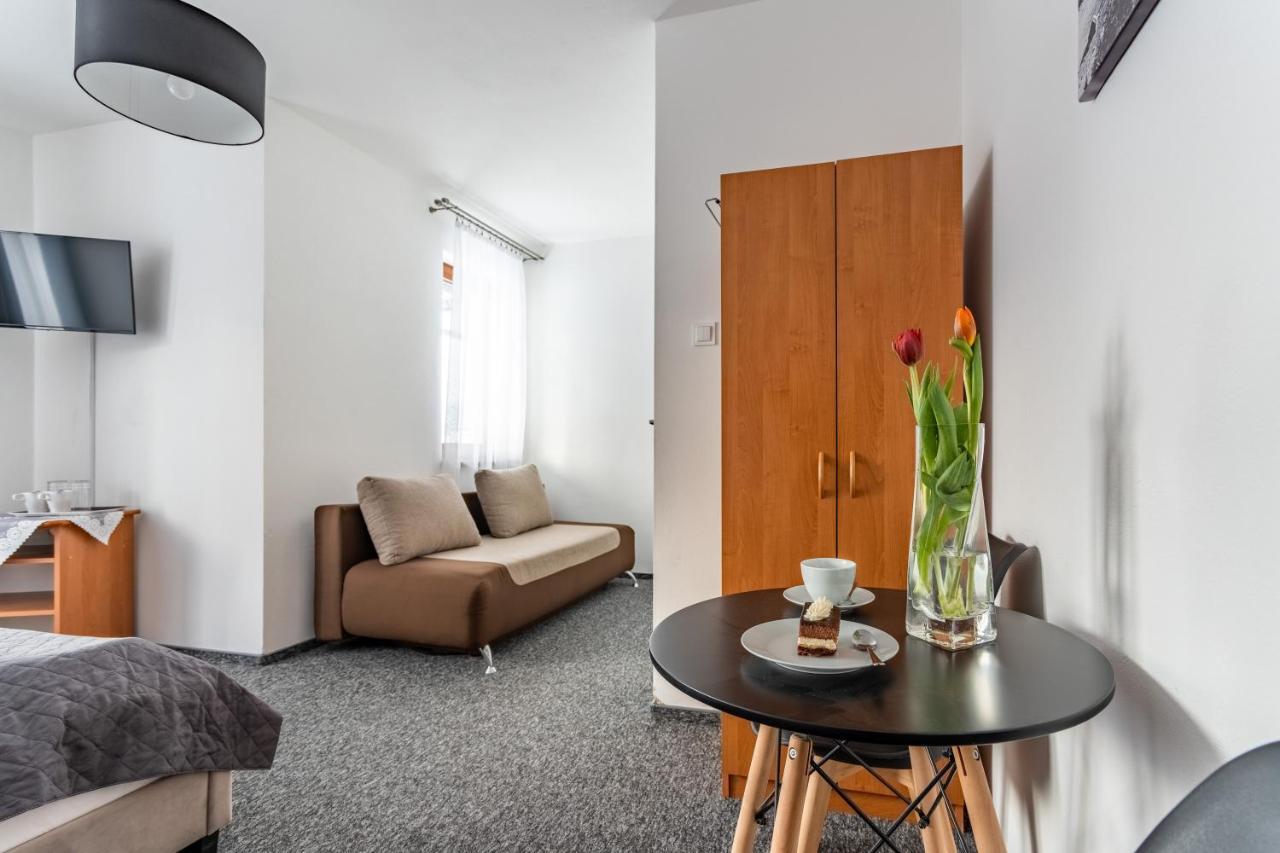84 & Jacuzzi & Sauna Bed & Breakfast *