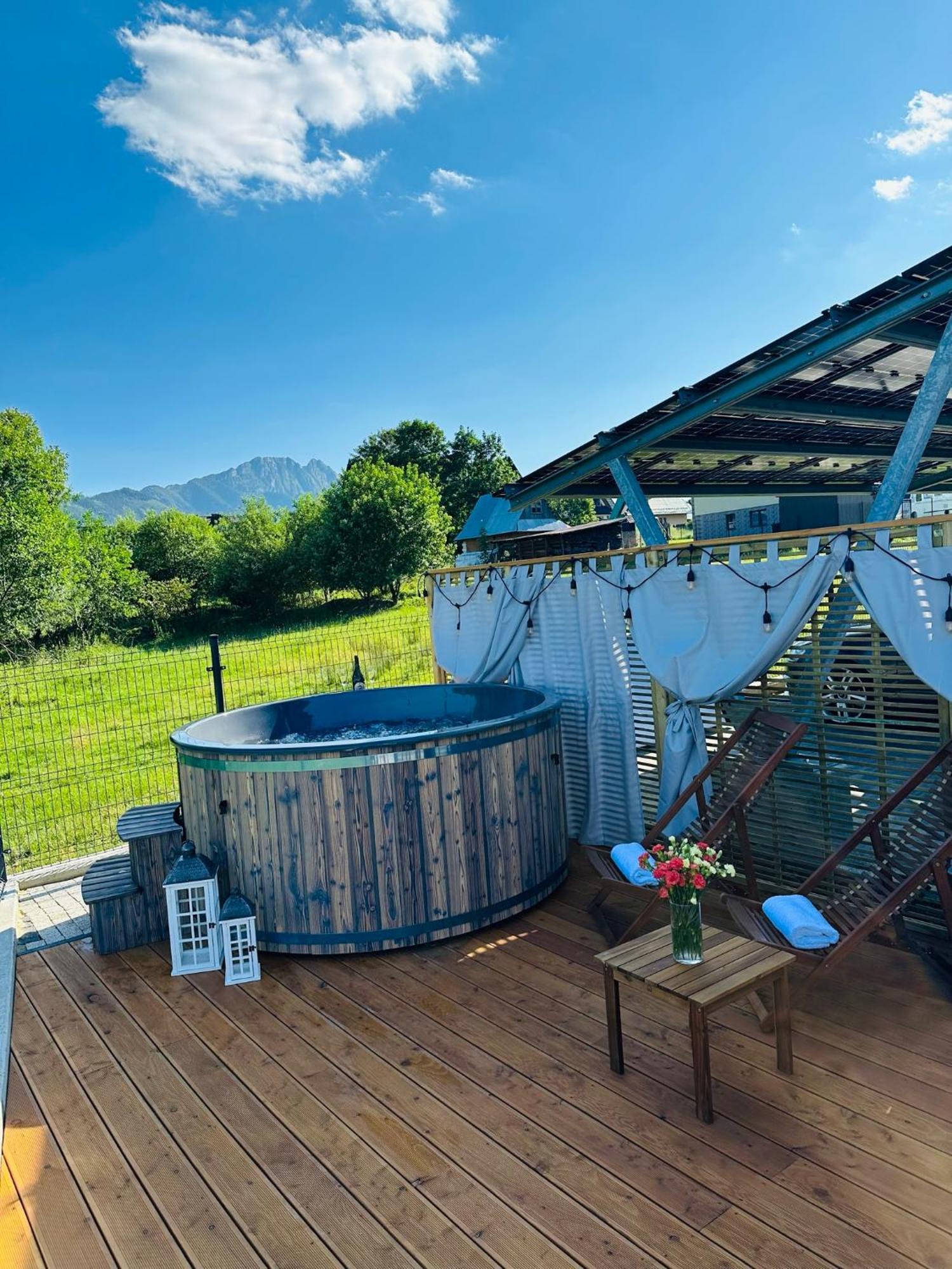 84 & Jacuzzi & Sauna *