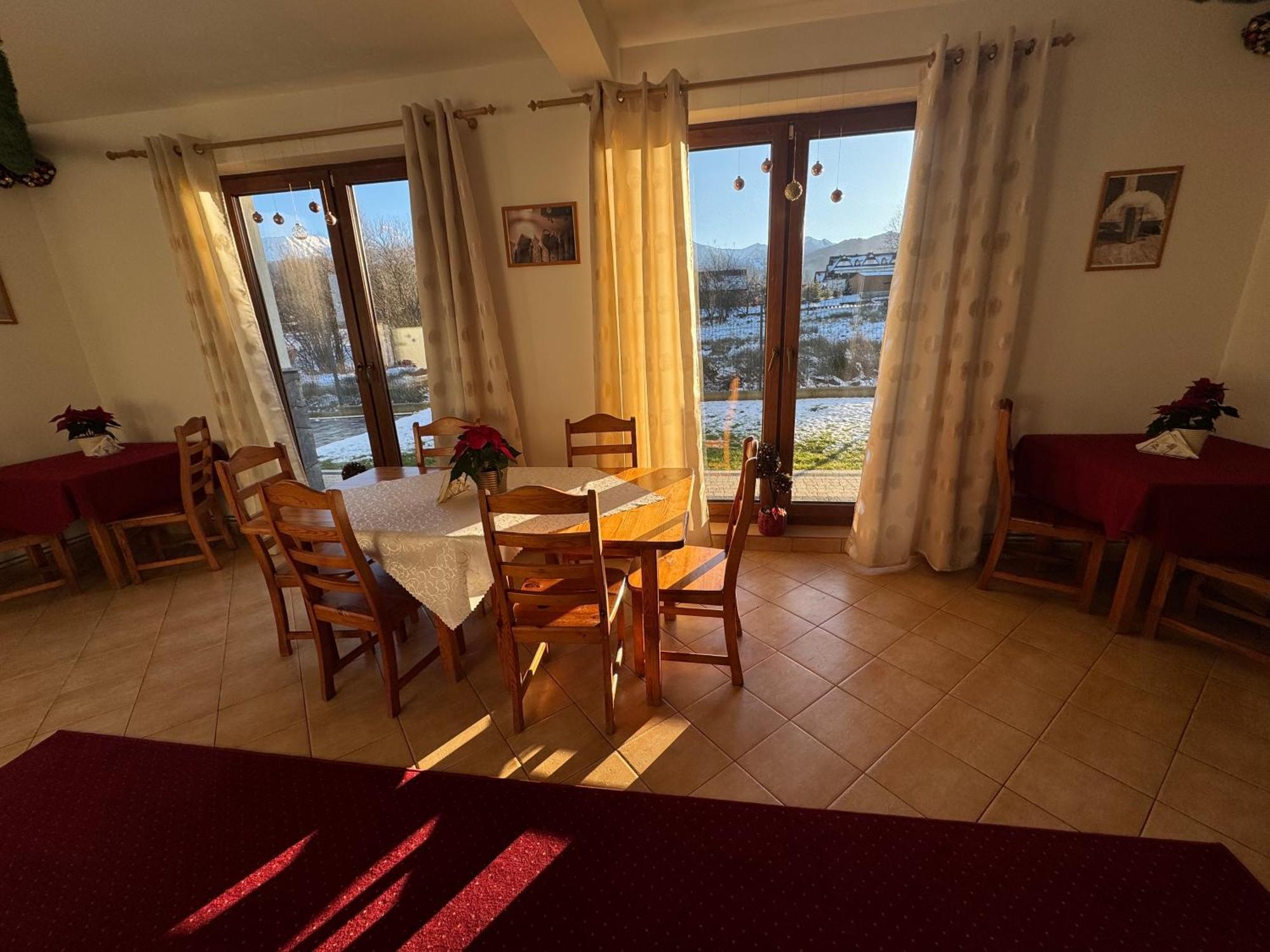 84 & Jacuzzi & Sauna Bed & Breakfast