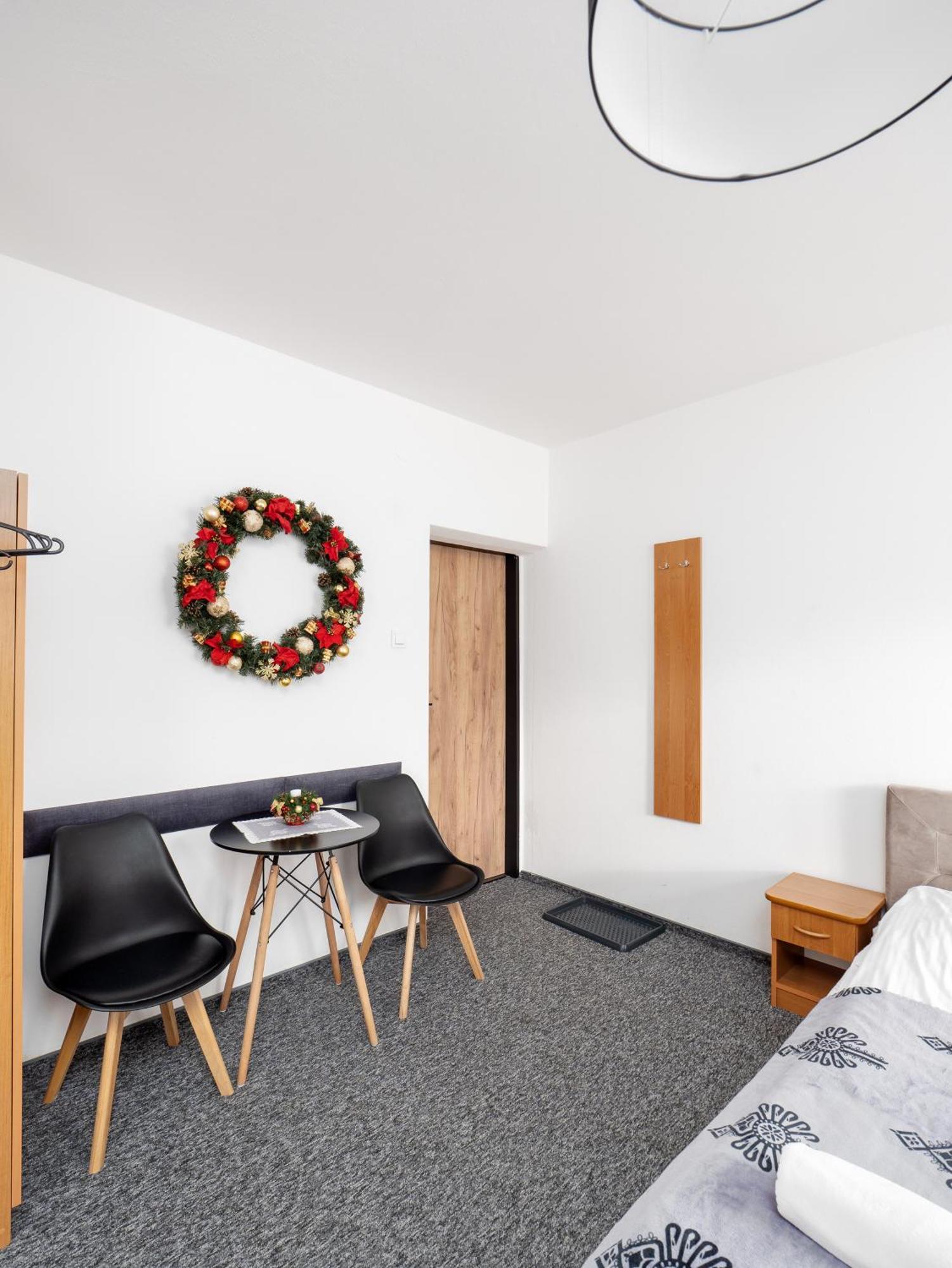 84 & Jacuzzi & Sauna Bed & Breakfast Zakopane